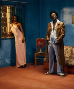 Foto da coleção Tieta, da Misci, com Seu Jorge e Laís Ribeiro