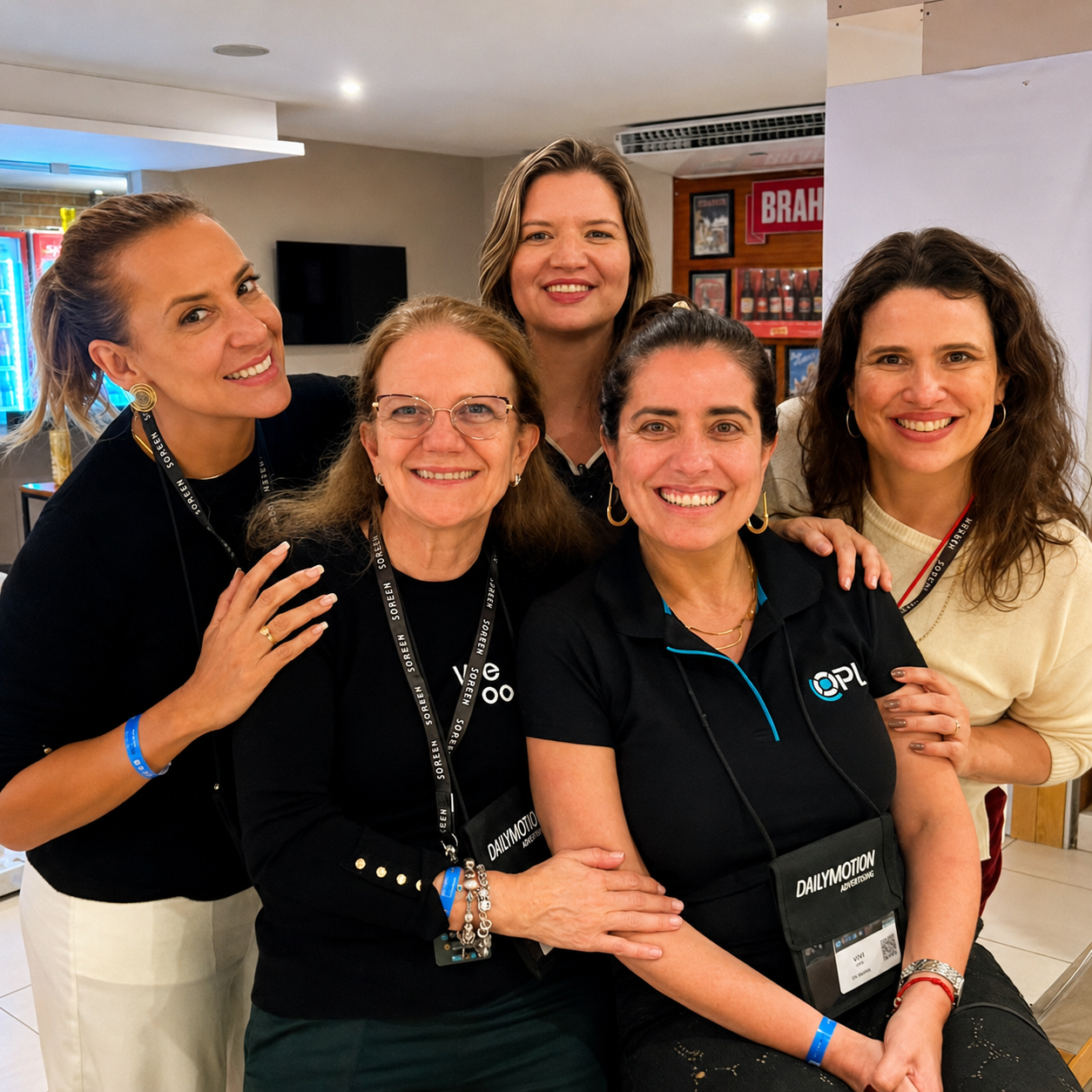 Mariana Pucca, da WeOOH; Renata Rinaldi, da WeOOH; Angelica; Lica, da OPL; e Carolina Nunes, da Dentsu, durante o Brand 100, em Florianópolis