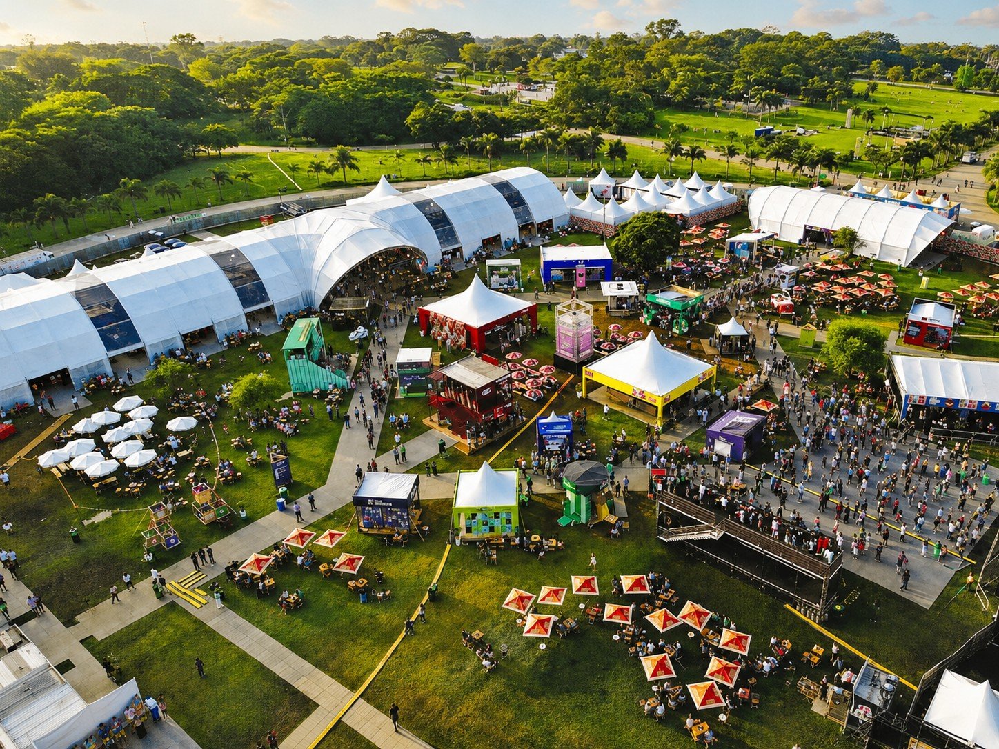 Público participa do SP Gastronomia no Parque Villa-Lobos, em São Paulo