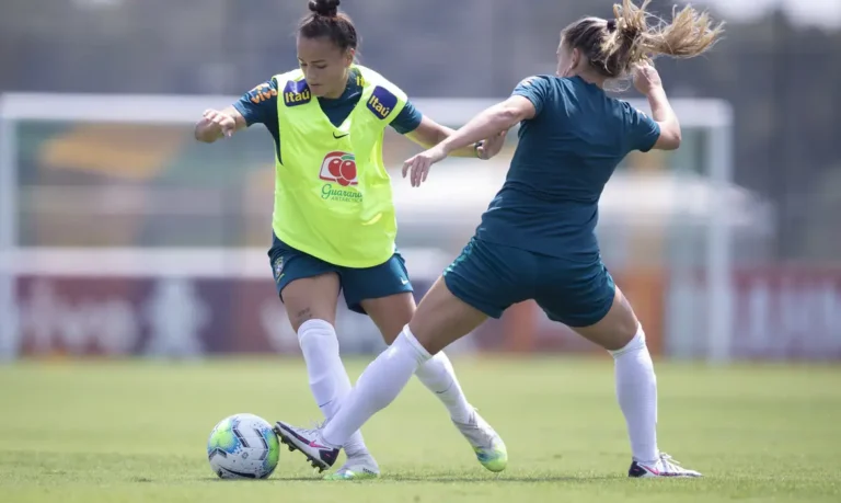 Camilinha em campo pela Seleção Brasileira de futebol feminino