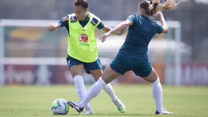 Camilinha em campo pela Seleção Brasileira de futebol feminino