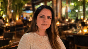 Retrato de Kelly Fray, gerente executiva comercial do Estadão