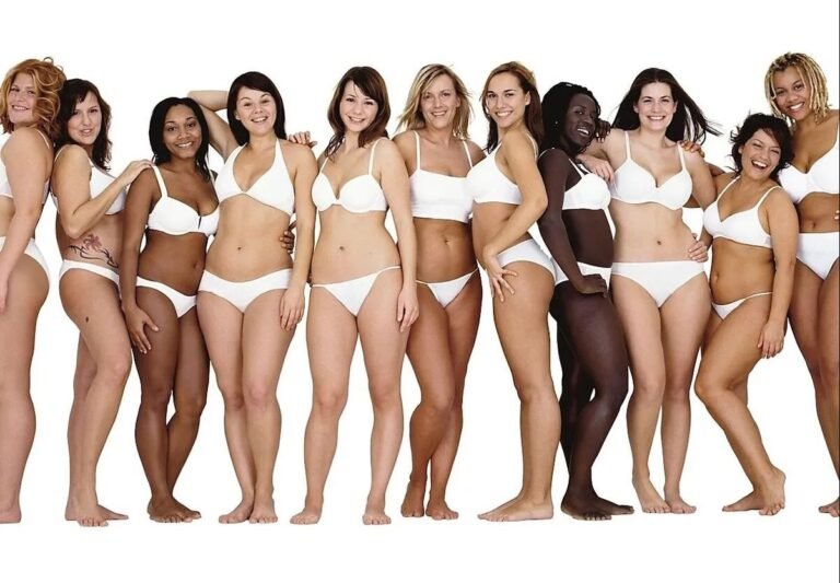 Grupo de mulheres com diferentes corpos reunido na Campanha pela Real Beleza da Dove