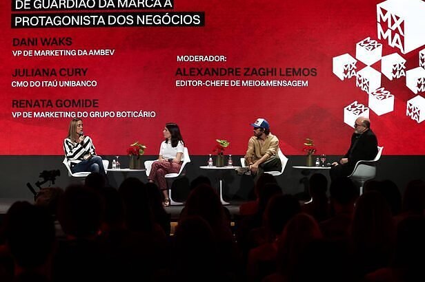 Renata Gomide, Juliana Cury e Dani Waks em painel sobre liderança no marketing no Maximídia 2026