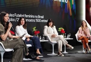 Painel sobre a Copa do Mundo Feminina de 2027 no Maximídia